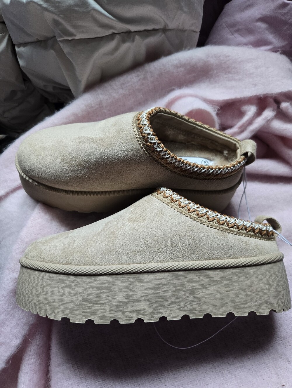 NWOT! Olivia & Kate Stormy Platform Clogs In Beige. Size 8.5